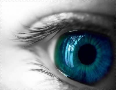 il avais les yeux bleues